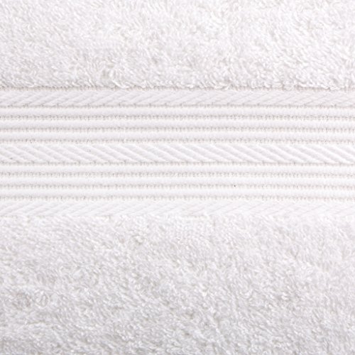 Amazon Basics - Juego de toallas (colores resistentes, 2 toallas de baño y 2 toallas de manos), color blanco