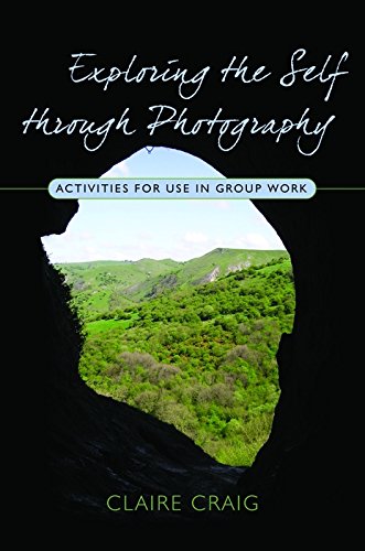 Exploring the Self through Photography: Activities for Use in Group Work (English Edition)