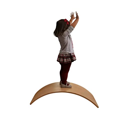 Tabla curva de madera fabricada de manera artesanal en Zaragoza (España). Tabla de equilibrio Montessori