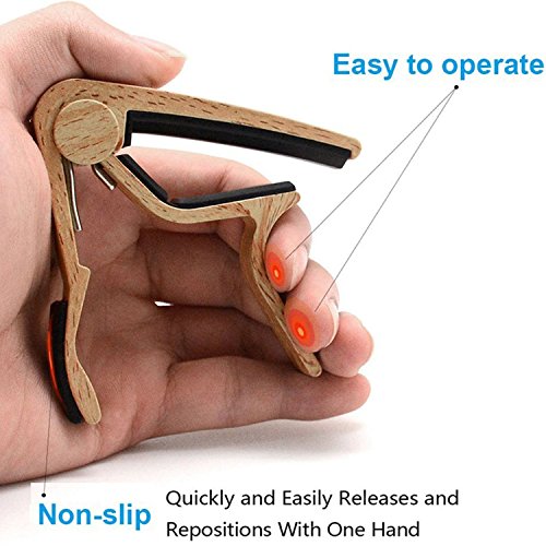 WiNGO Cejilla de Guitarra para Electrica Acústica Folk Ukelele Bajo Guitar Aleación de Aluminio Guitar Capo con 5 Púas de Guitarra, Natural Madera Color.