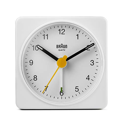 Braun BC-009-B Reloj despertador analógico, pantalla de fácil lectura, alarma creciente, agujas iluminadas, segundero amarillo, movimiento de precisión silencioso, color Negro
