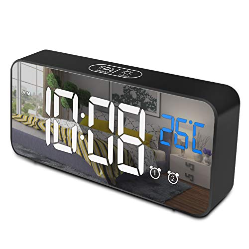 OPAMOO Reloj Despertador Digital, Reloj Despertador Digital LED 2 Alarma Control de Voz 4 Brillo Ajustable 13 Música Despertadores Digitales con Temperatura 12/24 Horas Puerto de Carga USB