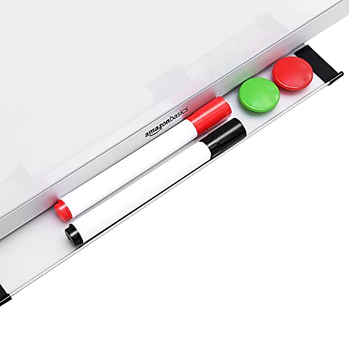 Amazon Basics - Pizarra blanca magnética con bandeja para rotuladores y marco de aluminio, 60 cm x 45 cm