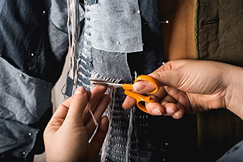 Fiskars Tijeras de Bordado y Manicura, Longitud: 10 cm, para diestros y zurdos, Hoja de acero inoxidable/Mangos de plástico, Naranja, Classic, 1005144