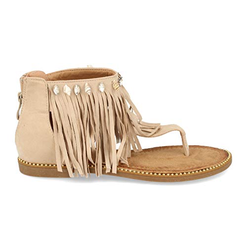 Sandalia Plana de Esclava con Talon Cubierto, Flecos, Adorno de Conchas Marinas, Tachuelas y Cremallera. Primavera Verano 2020. Talla 38 Beige