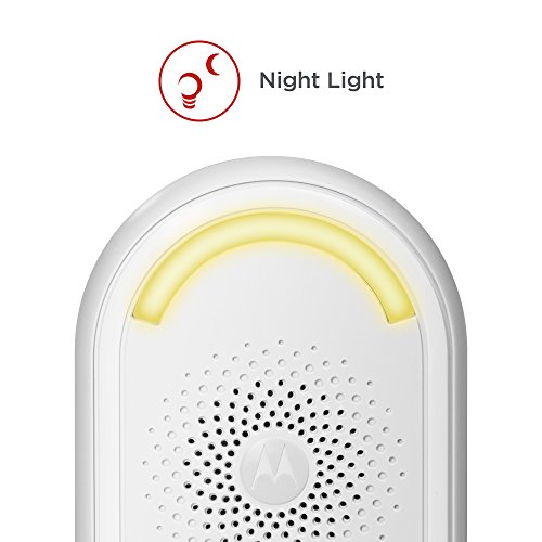 Motorola MBP 140 - Vigilabebés audio con unidad para bebés "plug-n-go" y pequeña unidad para papás portátil, modo eco y luz nocturna, color blanco