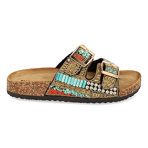 Sandalia de Mujer Plana Estilo Etnico con Doble Hebilla en la Pala, Adornos Metalicos, Grabados Tribales y Suela Bio Confort. Primavera Verano 2020. Talla 38 Camel