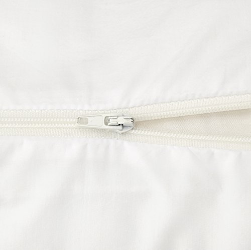Amazon Basics - Protector de almohada hipoalergénico, blanco, 50 x 80 cm - 2 Unidades
