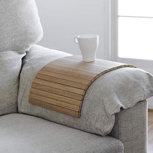Bandeja adatable al brazo del sofá, sillón o butaca, plegable, portátil, proporciona espacio útil para dejar la copa, taza o vaso. Reposablazos, portavasos. Mesa auxiliar de roble