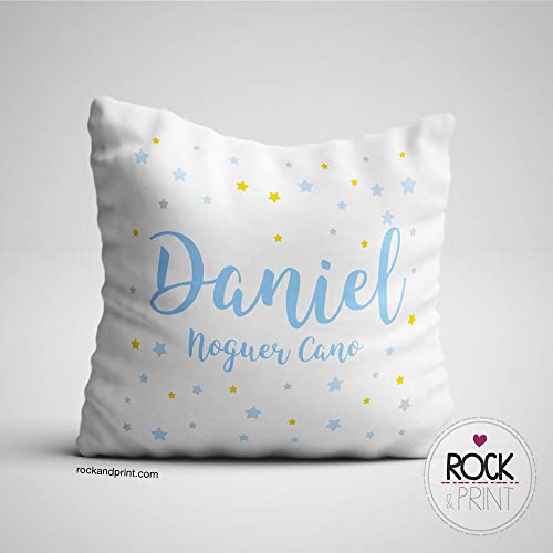 Cojín guardería personalizado 40x40 cm. Incluye relleno. Nombre y estrellas. Elige el color del diseño. Regalo nacimiento, recién nacido, bebe. Cojines infantiles originales.