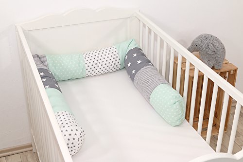 Cojín protector para cuna de ULLENBOOM ® cojín chichonera en forma de serpiente menta gris (ideal para proteger al bebé de los barrotes de la cuna o como cojín de apoyo)