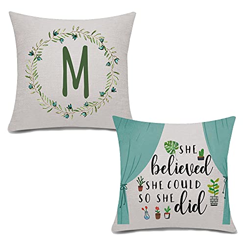 Funda de cojín inspiradora para mujer, diseño de letra M, con texto en inglés "She Believed She Could So She Did", para novia, hermana, hija, besties cumpleaños (M)