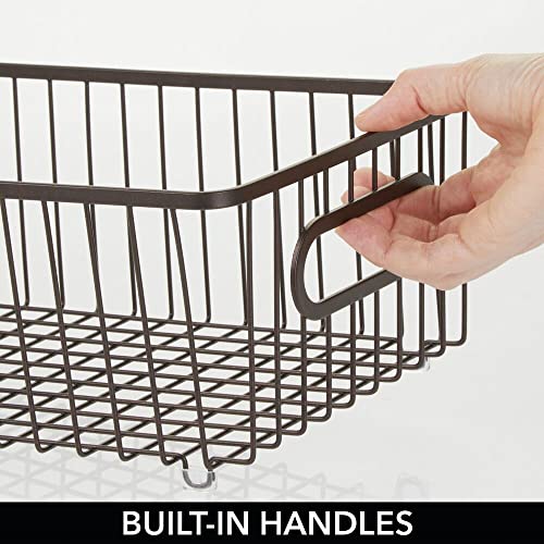 mDesign Cesta de almacenaje en metal con asas integradas – Gran caja organizadora con atractivo diseño en malla de alambre – Ideal como organizador de baño para cosméticos – color bronce