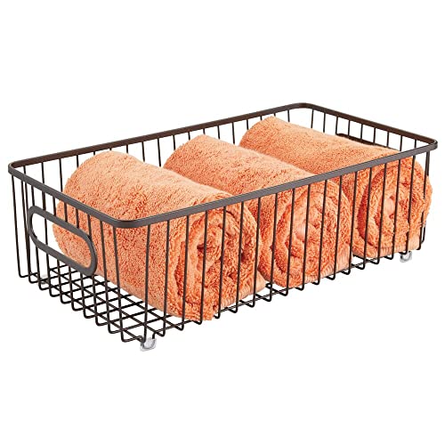 mDesign Cesta de almacenaje en metal con asas integradas – Gran caja organizadora con atractivo diseño en malla de alambre – Ideal como organizador de baño para cosméticos – color bronce