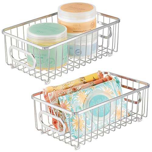 mDesign Juego de 2 cestas de almacenaje de metal con asas integradas – Estrecha caja organizadora con atractivo diseño de alambre – Ideal como organizador de baño para cosméticos – plateado
