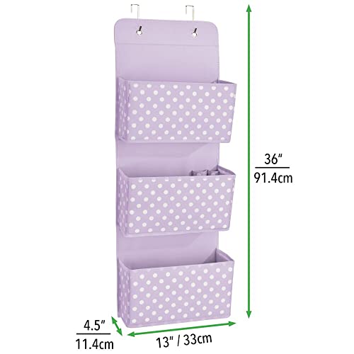 mDesign Juego de 2 estantes Colgantes de 3 Bolsillos para Cuarto Infantil – Sistema de almacenaje para Zapatos y Ropa en Fibra sintética – Organizador Colgante con diseño de Puntos – Violeta/Blanco