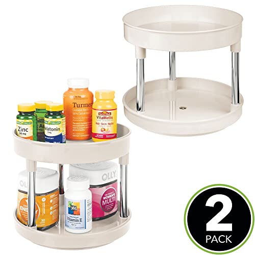 mDesign Juego de 2 organizadores de maquillaje – Plataforma giratoria para cosméticos, lociones o medicamentos – Base giratoria redonda de 2 niveles para baño o cocina – color crema y plateado