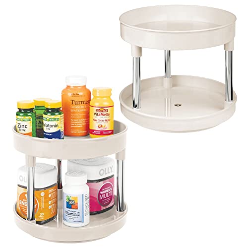 mDesign Juego de 2 organizadores de maquillaje – Plataforma giratoria para cosméticos, lociones o medicamentos – Base giratoria redonda de 2 niveles para baño o cocina – color crema y plateado