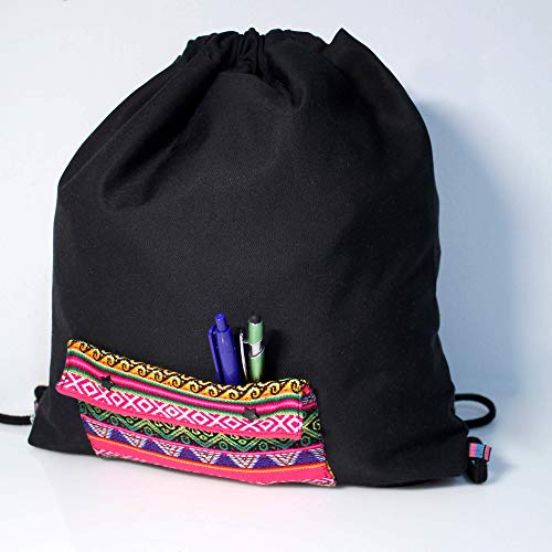 Mochila de loneta negra con bolsillo de manto peruano