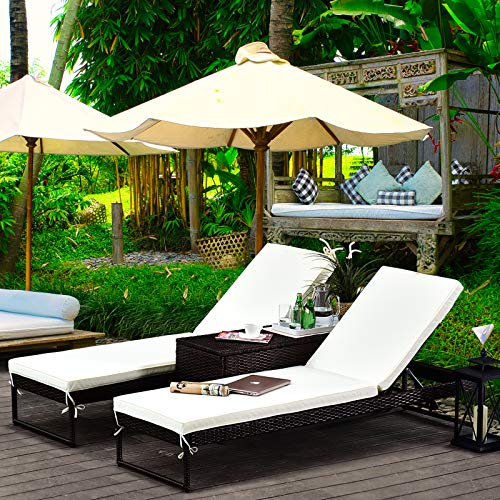 Outsunny Conjunto de 2 Tumbonas de Jardín con Cojines Acolchados Ratán con Mesa Auxiliar para Piscina o Terraza Carga 160kg 195x60x86 cm Acero Marrón