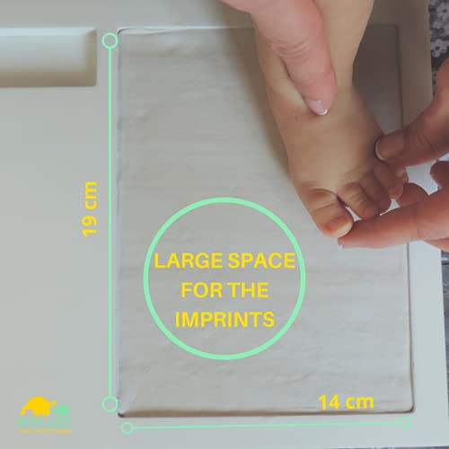 PITI COT Marco Huellas Bebé | Letras Números y Soporte para Pulseras de Nacimiento | Kit para Huella de Pie e Manos | Regalos para Bebès Recien Nacidos Bautizo Niño y Niña | Decoracion Habitacion