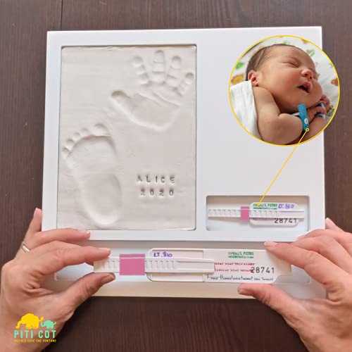 PITI COT Marco Huellas Bebé | Letras Números y Soporte para Pulseras de Nacimiento | Kit para Huella de Pie e Manos | Regalos para Bebès Recien Nacidos Bautizo Niño y Niña | Decoracion Habitacion