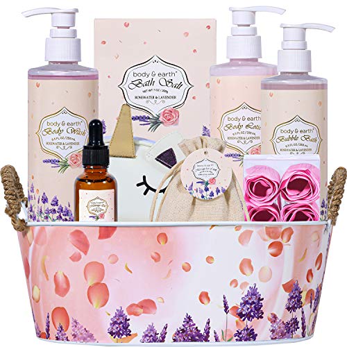 Regalo de Spa Hogareño para Ella - Body & Earth Cesta de Regalo de 9 Piezas a Rosa y Lavanda, Inclute Baño de Burbujas, Loción Corporal, Lufa de Baño y Más, Regalos Originales