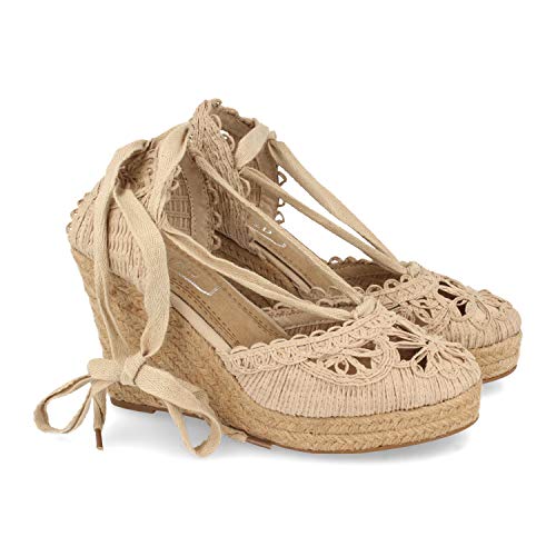 Sandalia Valenciana de Mujer Estilo Vintage con Cuna de Yute, Pala con Tiras Cosidas en Forma de Petalos de Flor y Cordones en el Tobillo. Primavera Verano 2020. Talla 37 Beige