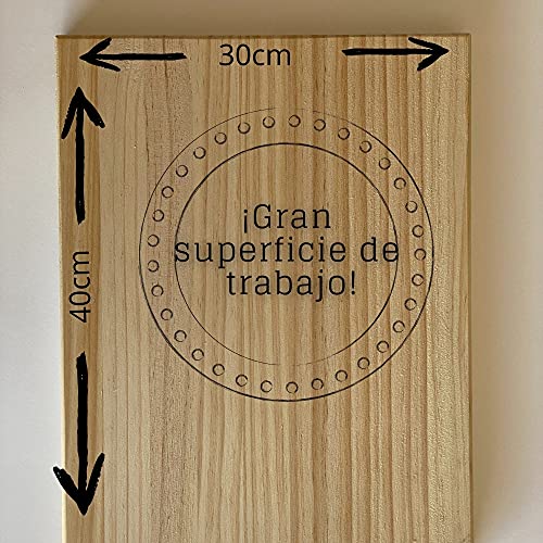 Tabla de cortar de madera, 40x30x2,5cm. Fabricada en España, con patas de silicona que mejoran la adherencia.