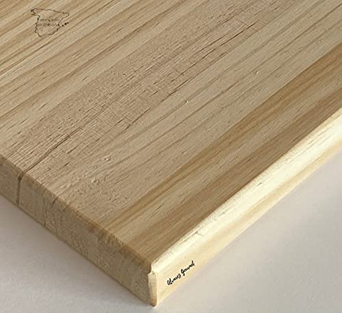 Tabla de cortar de madera, 40x30x2,5cm. Fabricada en España, con patas de silicona que mejoran la adherencia.