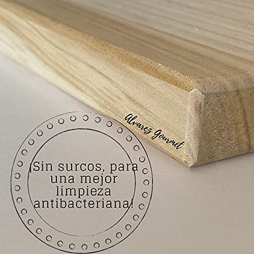 Tabla de cortar de madera, 40x30x2,5cm. Fabricada en España, con patas de silicona que mejoran la adherencia.