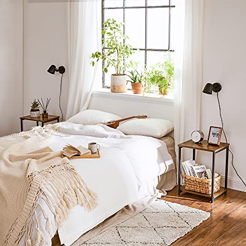 VASAGLE Mesa Auxiliar, Mesita de Noche, con Estante de Almacenamiento, Marco de Acero, para Sala de Estar, Dormitorio, Estilo Industrial, Marrón Rústico y Negro LET271B01