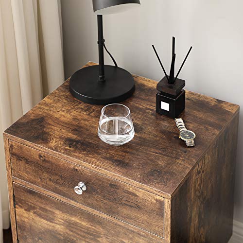 VASAGLE Mesita de Noche, Mesa Auxiliar con 1 Cajón y 1 Armario de Almacenamiento, con Patas de Madera de Pino, para Dormitorio, Salón, Oficina, Marrón Rústico LET073B01