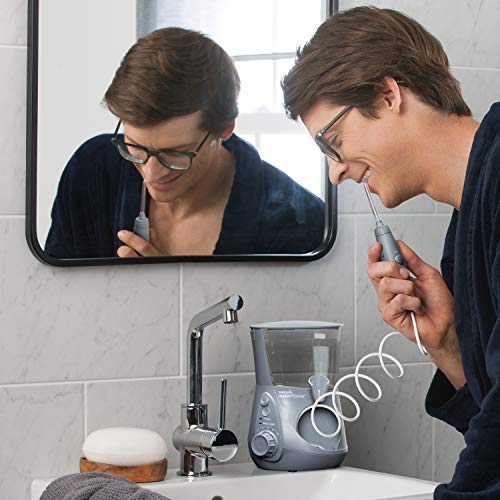 Waterpik Irrigador de Sobremesa Profesional con Agua a Presión y Sistema Avanzado de Control de Presión Mediante 10 Posiciones con 7 Boquillas, Eliminación de Placa Dental, Gris (WP-667UK)